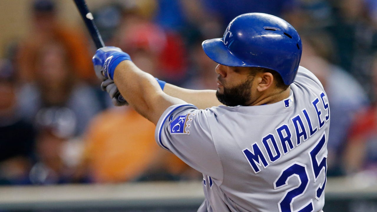 Royals rally with seven-run ninth to pick up big win over Twins